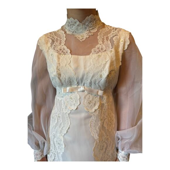 Vintage 1970s Sheer Lace High Neck Bridal Wedding Gown with Bow Detail 
 XS - Picture 16 of 17